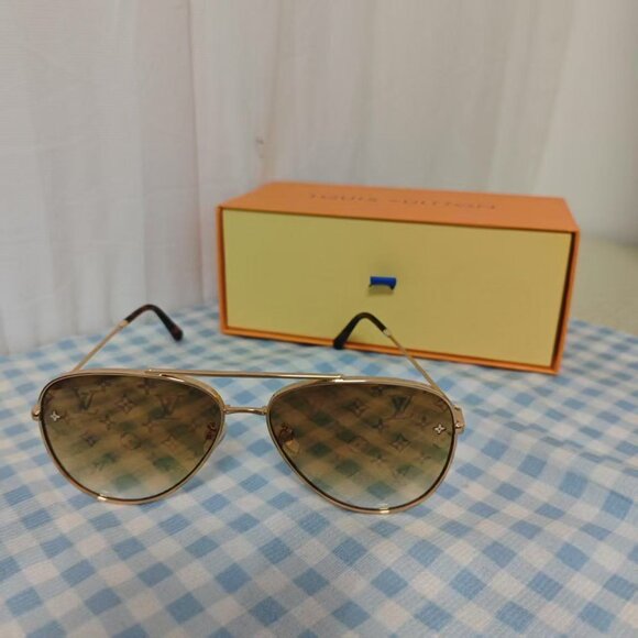 Louis Vuitton Gold and Brown Designer Sunglasses - Picture 5 of 7